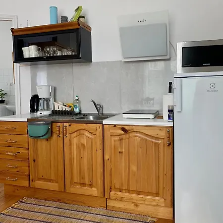 Apartman Vanapargi Residents 1
